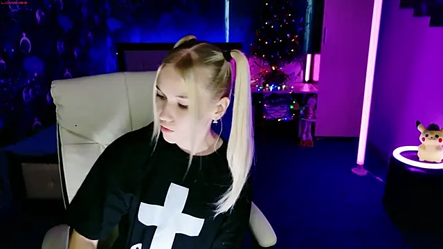 Snapshot of ShhhO_O chatting on 12-21-25, 09:16 ShhhO O online show from 12-21-25, 09:16