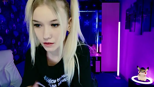 Snapshot of ShhhO_O chatting on 02-21-26, 08:04 ShhhO O online show from 02-21-26, 08:04