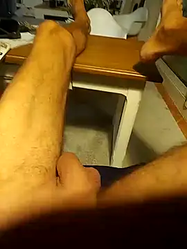 Snapshot of Fred_bo chatting on 10-23-25, 04:01 Fred bo online show from 10-23-25, 04:01