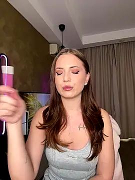 AvaGianna online show from 10-26-25, 08:09