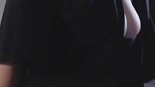 Laura Karamazov online show from 10-22-25, 11:21