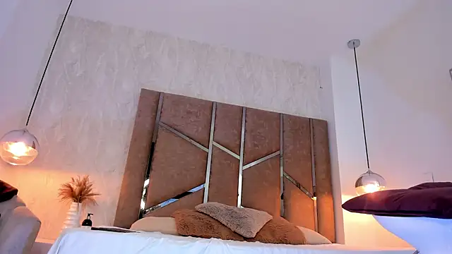 Martinaa Jones  online show from 10-21-25, 07:36