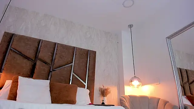 Martinaa Jones  online show from 02-09-26, 12:20