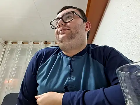 Javier bear online show from 02-10-25, 08:42