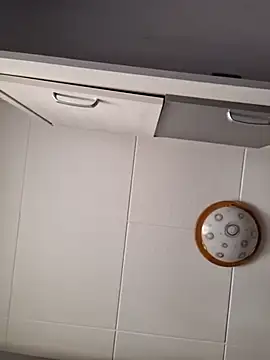 Javier bear online show from 09-24-25, 12:19