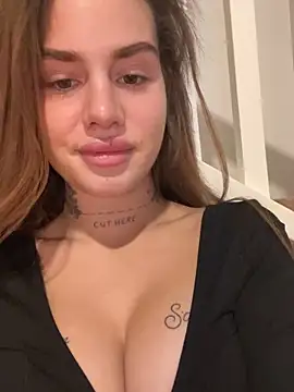 EmiliaCatalina online show from 02-17-25, 10:47