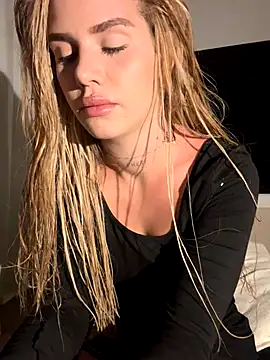 EmiliaCatalina online show from 09-13-25, 01:27