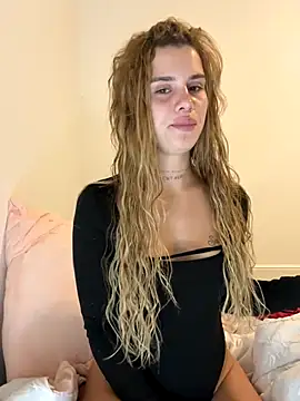 EmiliaCatalina online show from 10-15-25, 11:27