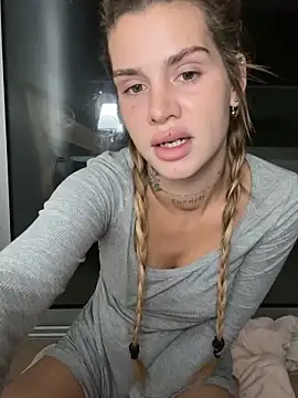 EmiliaCatalina online show from 11-15-25, 10:37