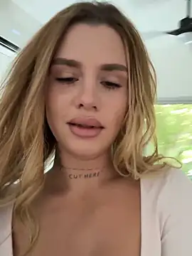 EmiliaCatalina online show from 11-22-25, 07:46