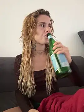 EmiliaCatalina online show from 02-10-26, 07:29