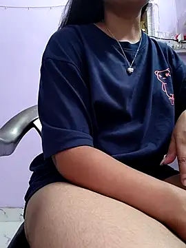 Snapshot of Harpreet_49 chatting on 10-05-25, 05:06 Harpreet 49 online show from 10-05-25, 05:06