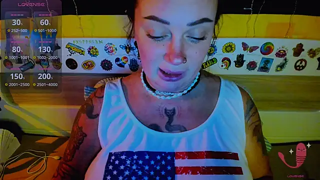 EllieOz online show from 11-18-25, 06:23