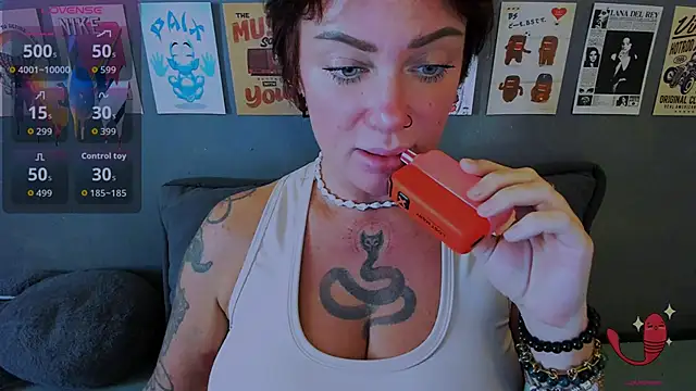 EllieOz online show from 06-15-26, 04:53
