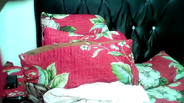 Hotxchickk online show from 12-21-25, 08:21