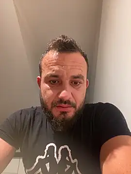 Snapshot of cosmin9000 chatting on 10-04-25, 05:16 cosmin9000 online show from 10-04-25, 05:16