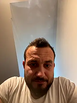 Snapshot of cosmin9000 chatting on 10-11-25, 01:20 cosmin9000 online show from 10-11-25, 01:20