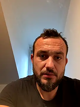 Snapshot of cosmin9000 chatting on 10-19-25, 06:36 cosmin9000 online show from 10-19-25, 06:36