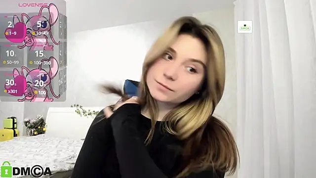 Snapshot of SweetMonicka chatting on 02-05-25, 03:52 SweetMonicka online show from 02-05-25, 03:52