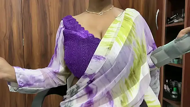 julie 08 online show from 09-23-25, 05:38