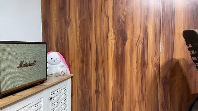 julie 08 online show from 04-10-26, 06:45