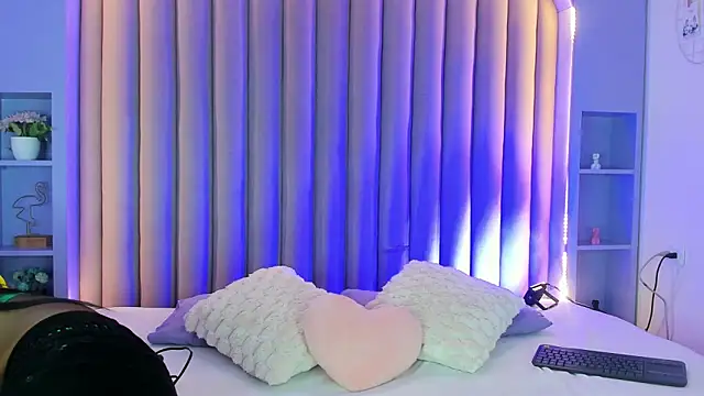Snapshot of nahomi_campbell chatting on 02-13-25, 07:31 nahomi campbell online show from 02-13-25, 07:31