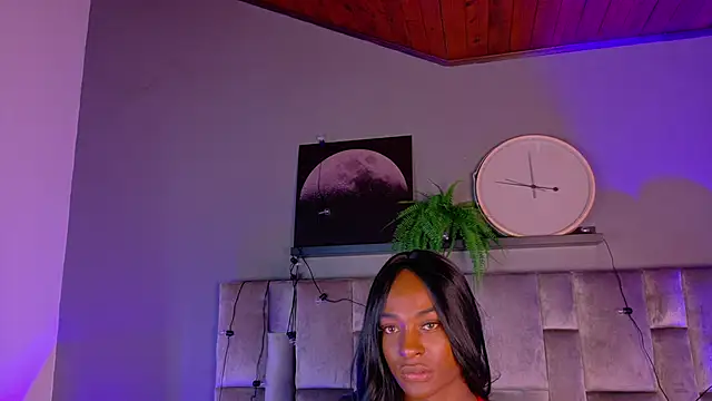 Snapshot of nahomi_campbell chatting on 10-20-25, 07:36 nahomi campbell online show from 10-20-25, 07:36