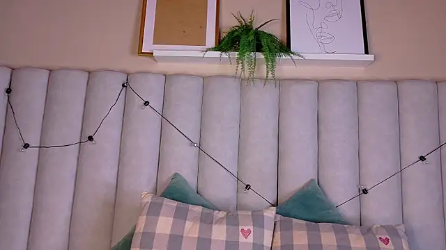 nahomi campbell online show from 04-09-26, 08:25