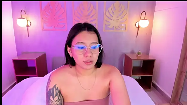 Snapshot of majo_rosse_ chatting on 09-27-25, 11:32 majo rosse online show from 09-27-25, 11:32