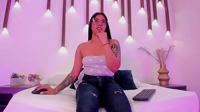 Snapshot of majo_rosse_ chatting on 02-19-26, 07:32 majo rosse online show from 02-19-26, 07:32