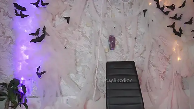 roselinedior online show from 10-15-25, 12:05