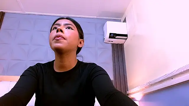 VeronicaRobles online show from 10-24-25, 06:37