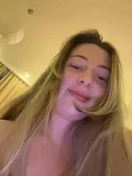 Snapshot of curvyflawless chatting on 12-13-24, 02:49 curvyflawless online show from 12-13-24, 02:49