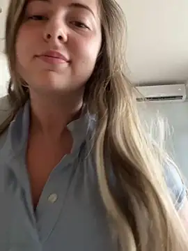 Snapshot of curvyflawless chatting on 12-22-24, 11:54 curvyflawless online show from 12-22-24, 11:54