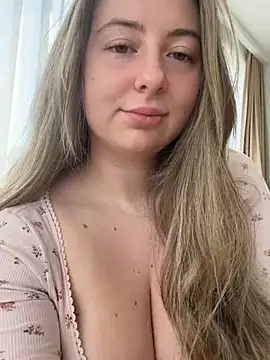 Snapshot of curvyflawless chatting on 01-11-25, 09:04 curvyflawless online show from 01-11-25, 09:04