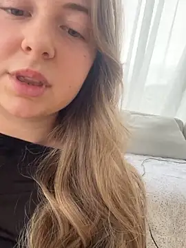 Snapshot of curvyflawless chatting on 02-15-25, 10:00 curvyflawless online show from 02-15-25, 10:00