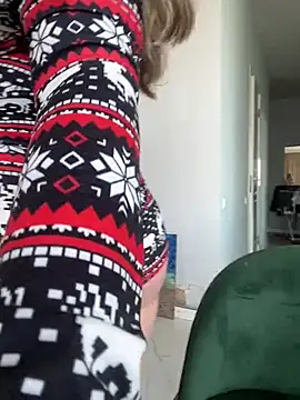 Snapshot of curvyflawless chatting on 02-28-25, 12:42 curvyflawless online show from 02-28-25, 12:42