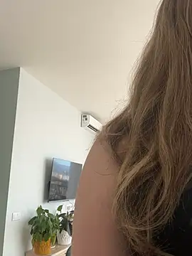 Snapshot of curvyflawless chatting on 03-05-25, 07:16 curvyflawless online show from 03-05-25, 07:16