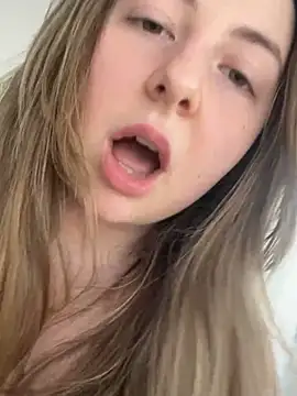 Snapshot of curvyflawless chatting on 03-06-25, 02:08 curvyflawless online show from 03-06-25, 02:08