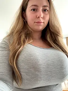 Snapshot of curvyflawless chatting on 09-14-25, 04:44 curvyflawless online show from 09-14-25, 04:44