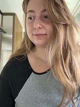 Snapshot of curvyflawless chatting on 10-11-25, 07:18 curvyflawless online show from 10-11-25, 07:18