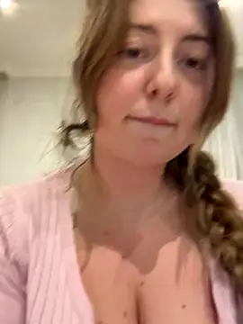 Snapshot of curvyflawless chatting on 11-21-25, 04:38 curvyflawless online show from 11-21-25, 04:38