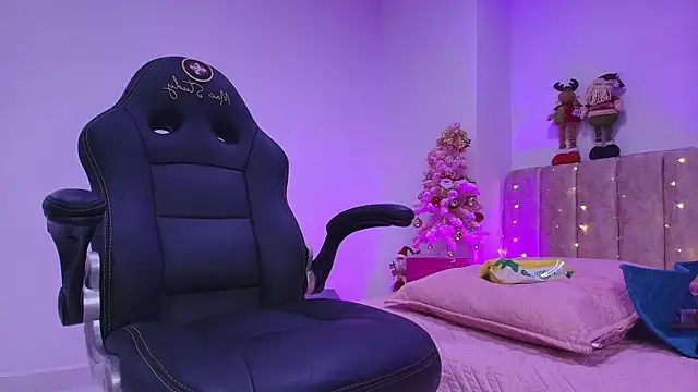 arl chloee online show from 12-16-25, 03:11