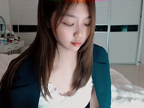 Snapshot of -Lucky_Girl chatting on 12-26-24, 11:43 -Lucky Girl online show from 12-26-24, 11:43