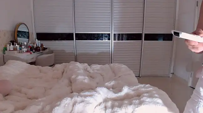 Snapshot of -Lucky_Girl chatting on 01-15-25, 11:43 -Lucky Girl online show from 01-15-25, 11:43