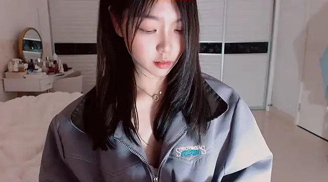 Snapshot of -Lucky_Girl chatting on 02-13-25, 02:52 -Lucky Girl online show from 02-13-25, 02:52