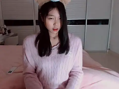 Snapshot of -Lucky_Girl chatting on 02-20-25, 02:18 -Lucky Girl online show from 02-20-25, 02:18