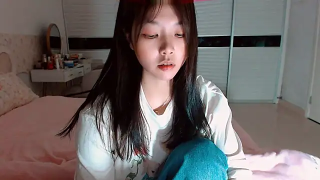 -Lucky Girl online show from 04-12-26, 01:38