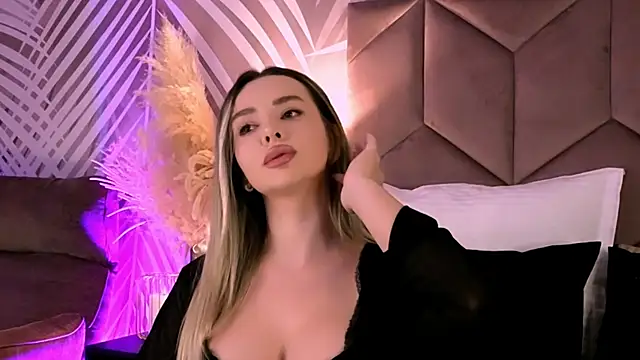 Snapshot of KatyaBelle chatting on 10-20-25, 07:25 KatyaBelle online show from 10-20-25, 07:25