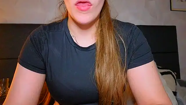Sweetninaaa online show from 05-25-26, 07:42